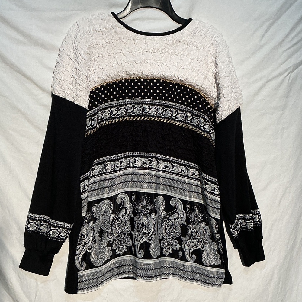 🌼Vintage 90’s🌼 Elegant Black and White Long Sleeve Women's Top